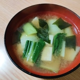 豆腐とチンゲン菜とわかめの味噌汁